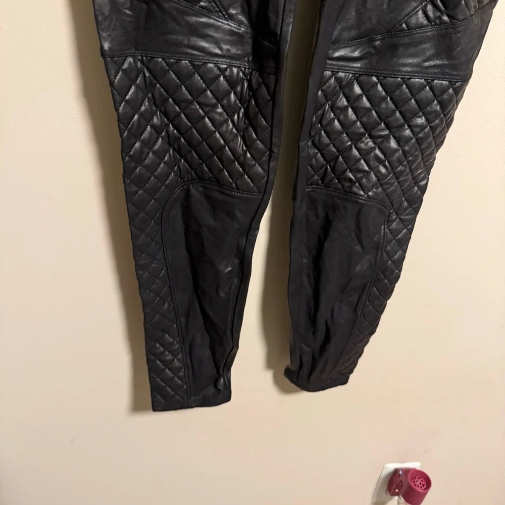 Spanx Faux Leather Quilted Legging in Very Black- Size Large